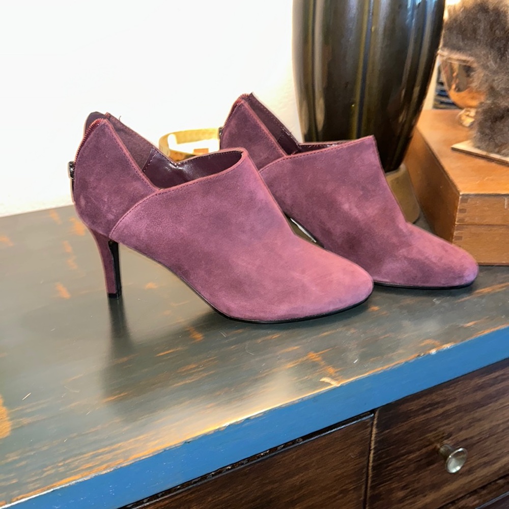 Bandolino purple suede booties NEW